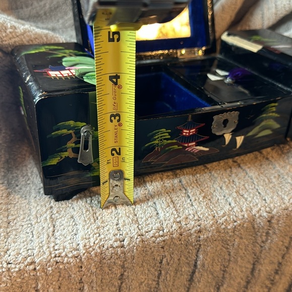 Very Old Hand Painted Asian Themed Jewelry Box -design on Black Lacquer-See pics - Picture 16 of 16